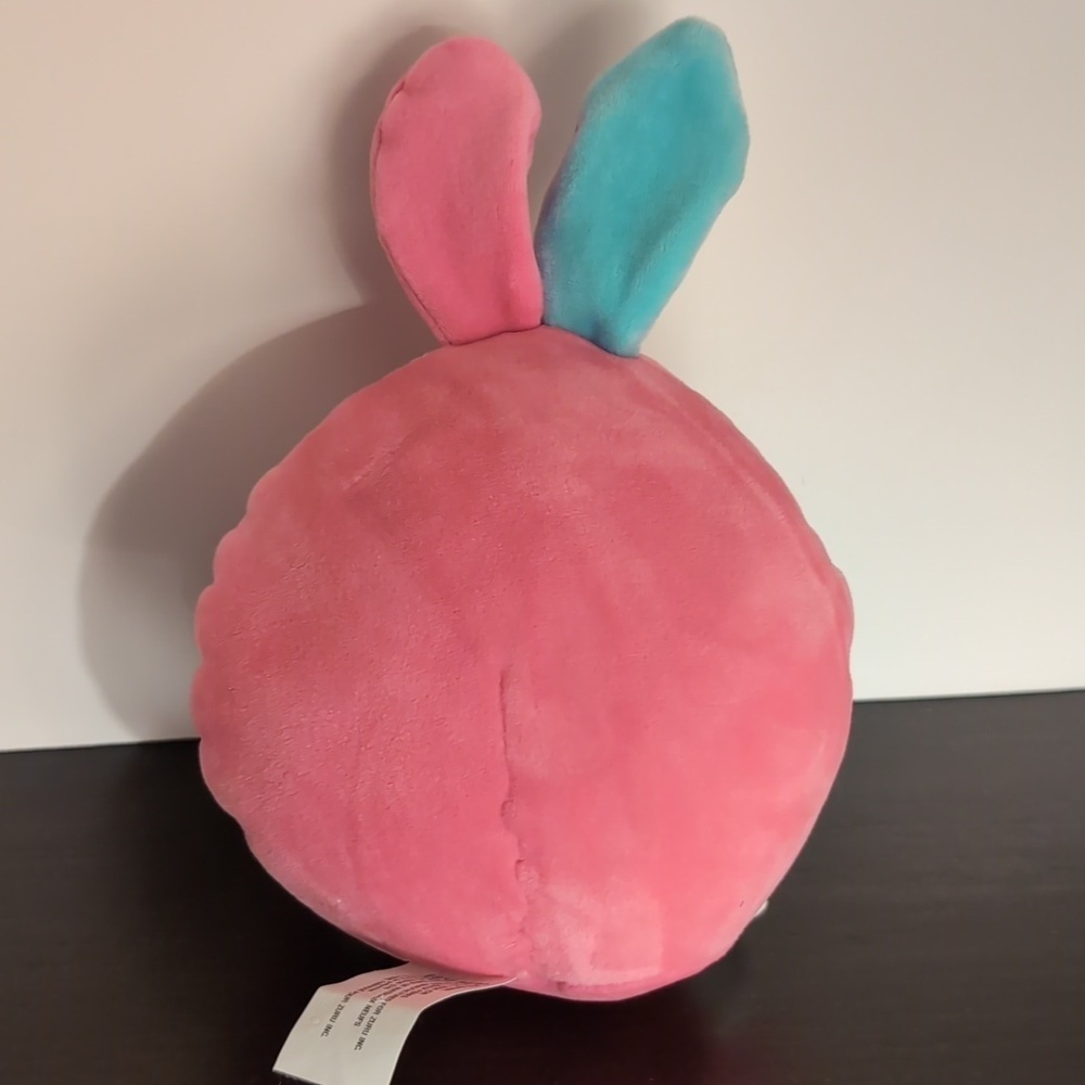 Zuru Snackles Brittany the Bunny  Plush with Cinnabon Cupcake. - Picture 4 of 8